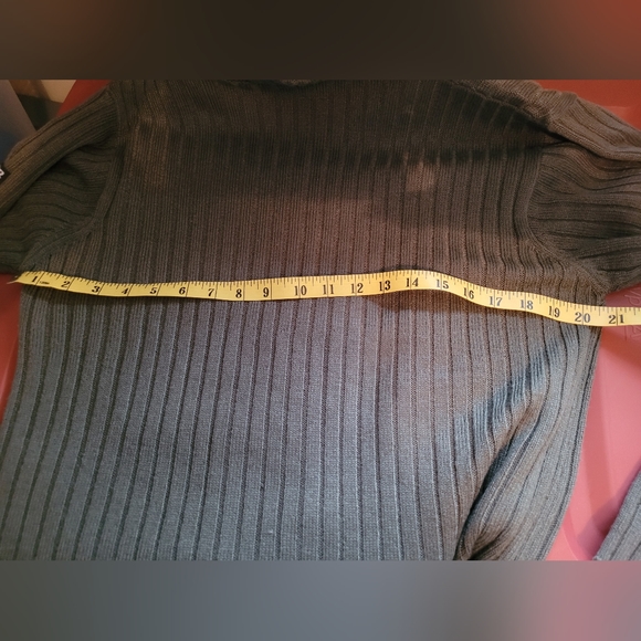 NRS outdoor active gear turtleneck sweater. Size large. - Picture 4 of 4